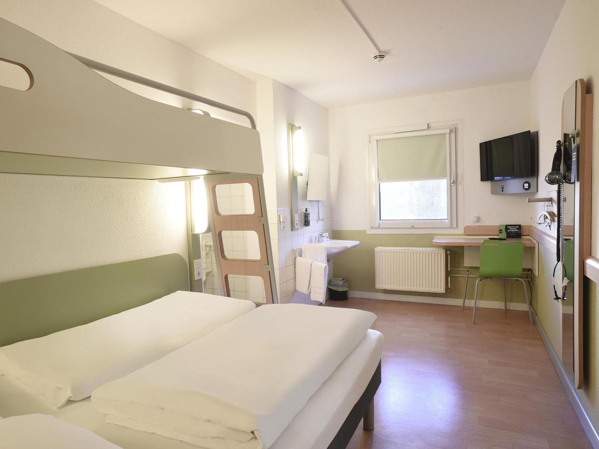 B&B Hotel Rostock-Broderstorf Экстерьер фото