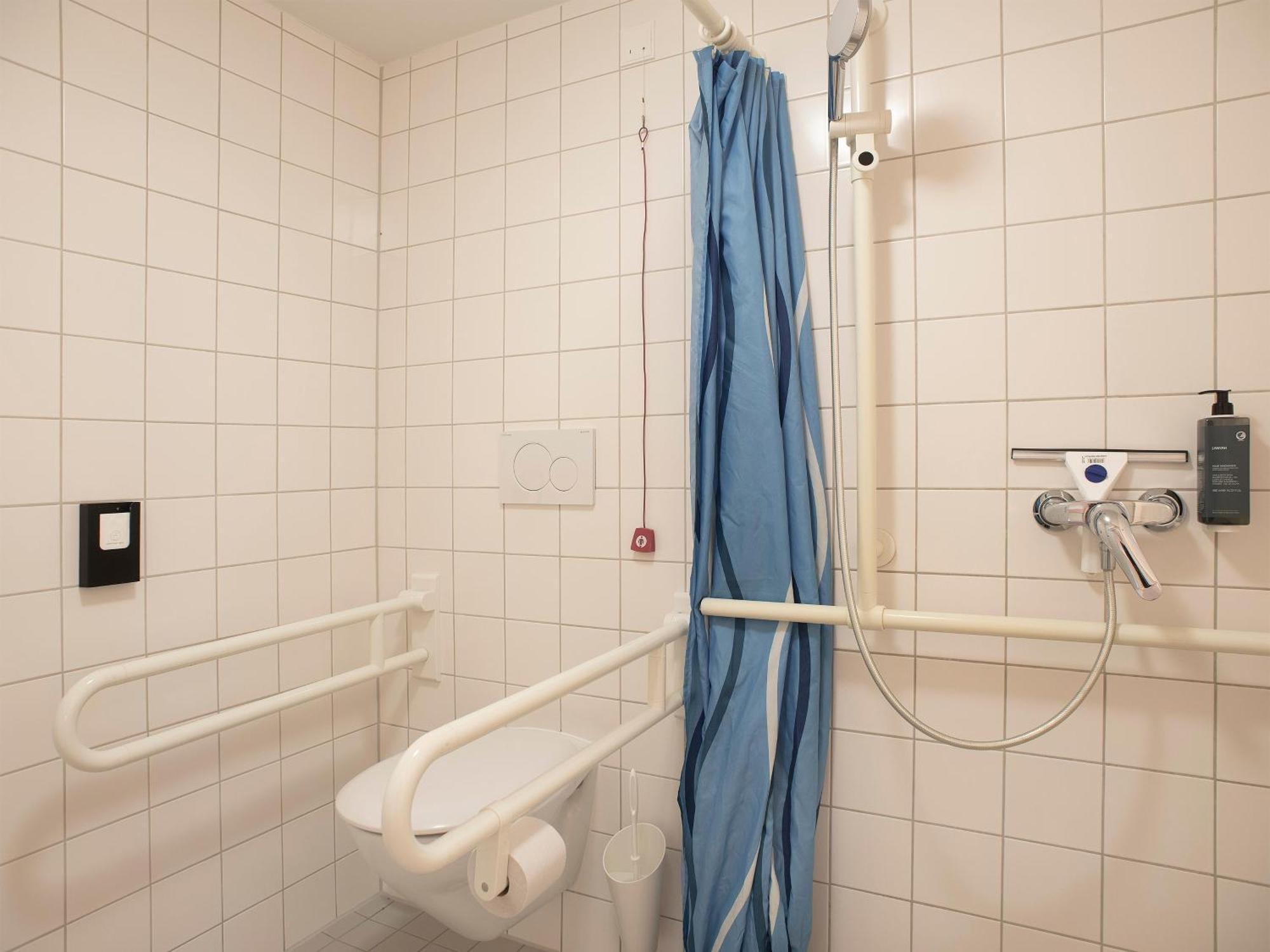 B&B Hotel Rostock-Broderstorf Экстерьер фото