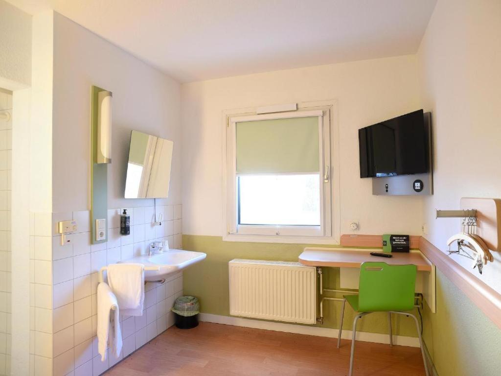 B&B Hotel Rostock-Broderstorf Экстерьер фото